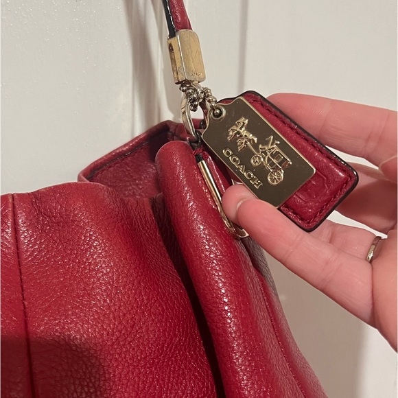 VTG Coach Purse Madison Phoebe Red Pebbled Leather Hobo Shoulder Bag Large Y2K - Picture 4 of 16